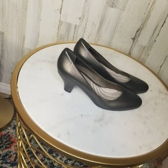 Easy Street Pewter Fabulous Classic Pump Narrow Width - Picture 3 of 8